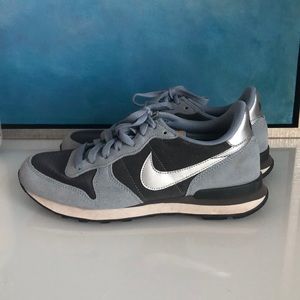 Nike Internationalist Sneakers (MENS SiZing)